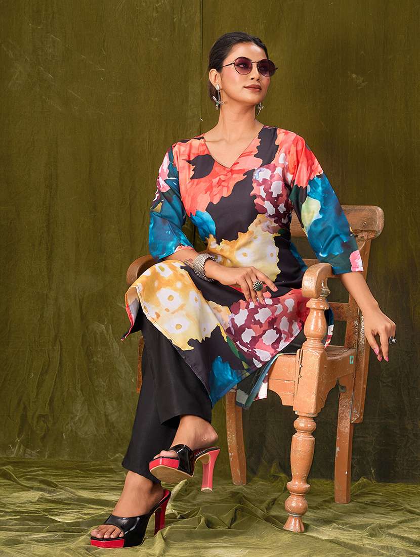 women black floral pringted straight kurta - 21388350 -  Standard Image - 4