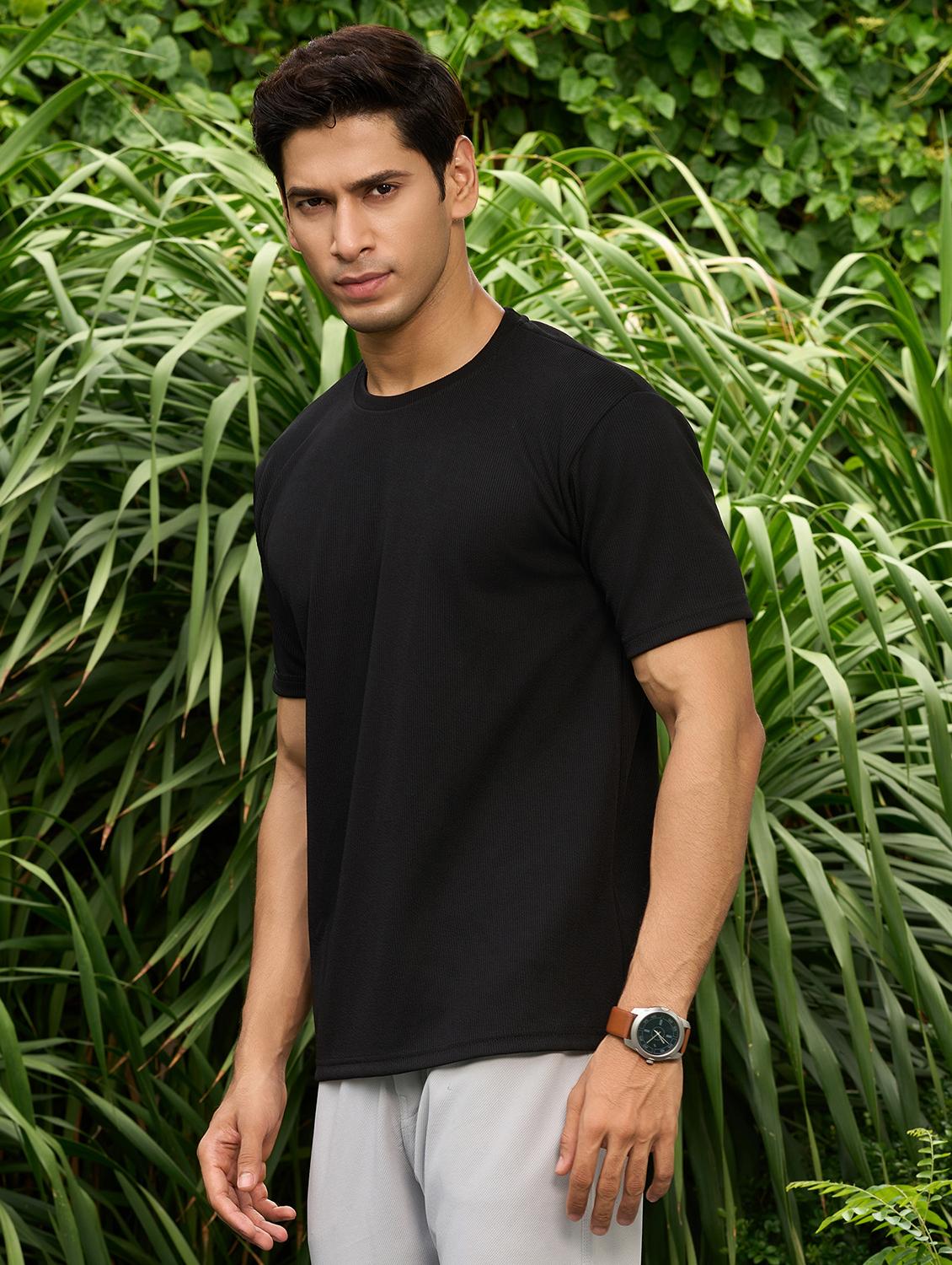 men round neck solid t-shirt - 21388353 - Standard Image - 1