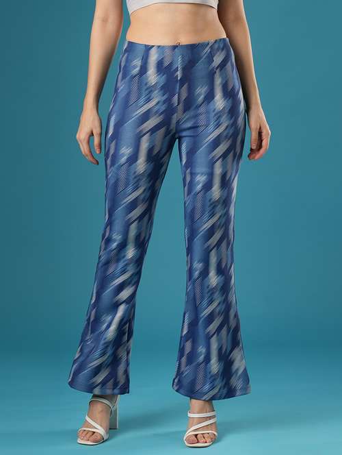 globus women blue canvas hazzy print mid rise stretchable slim fit flared teggings