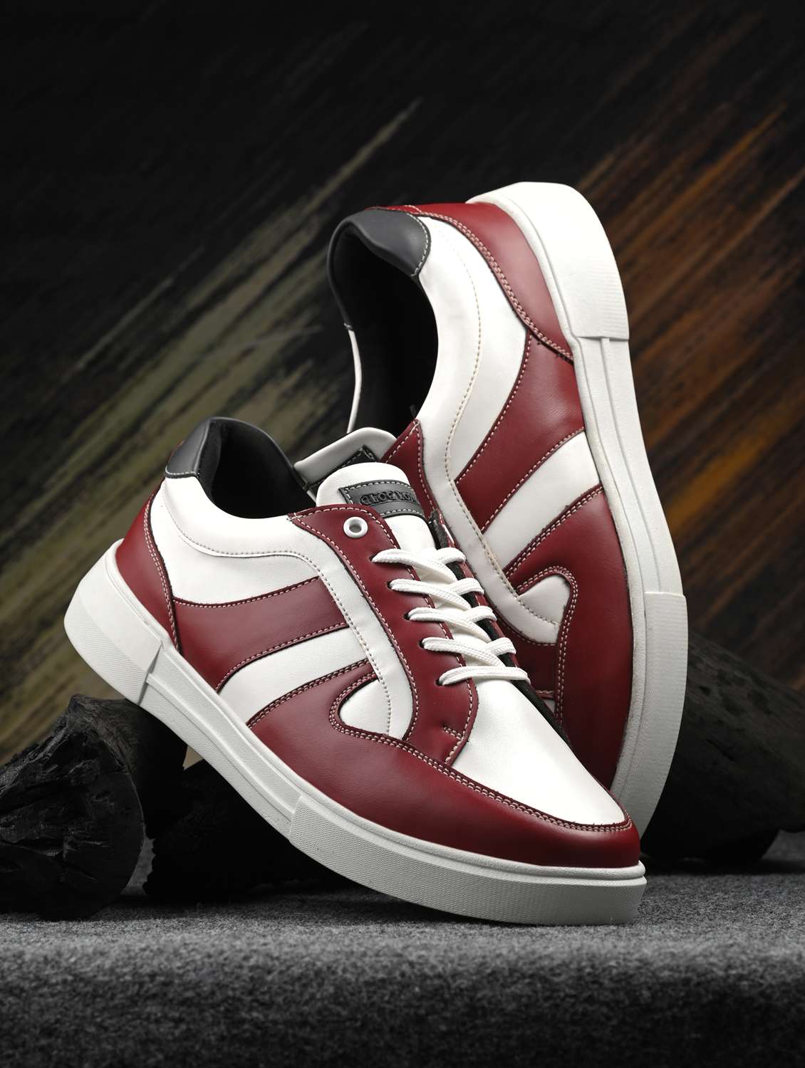men lace up sneakers