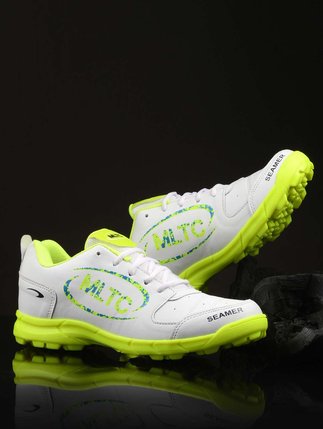 men lace up running sports shoes