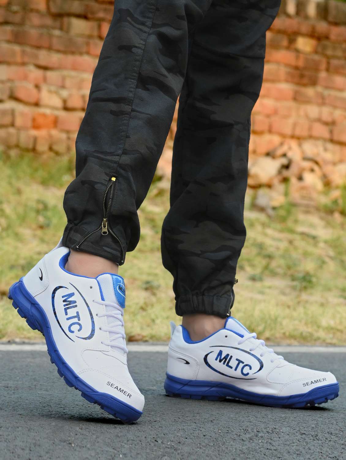 men lace up running sports shoes - 21399719 -  Standard Image - 1