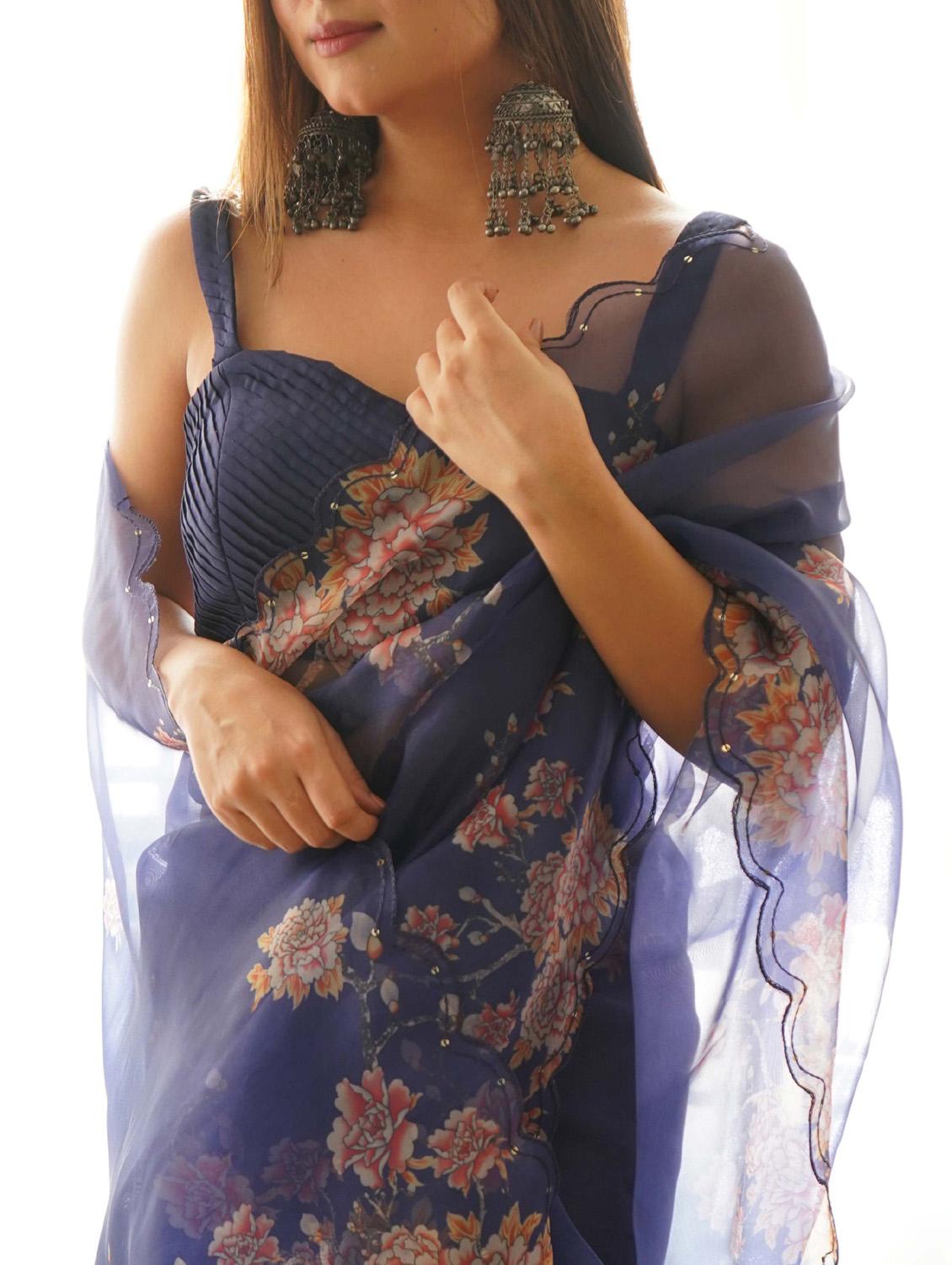 women blue floral printed saree - 21402098 -  Standard Image - 1