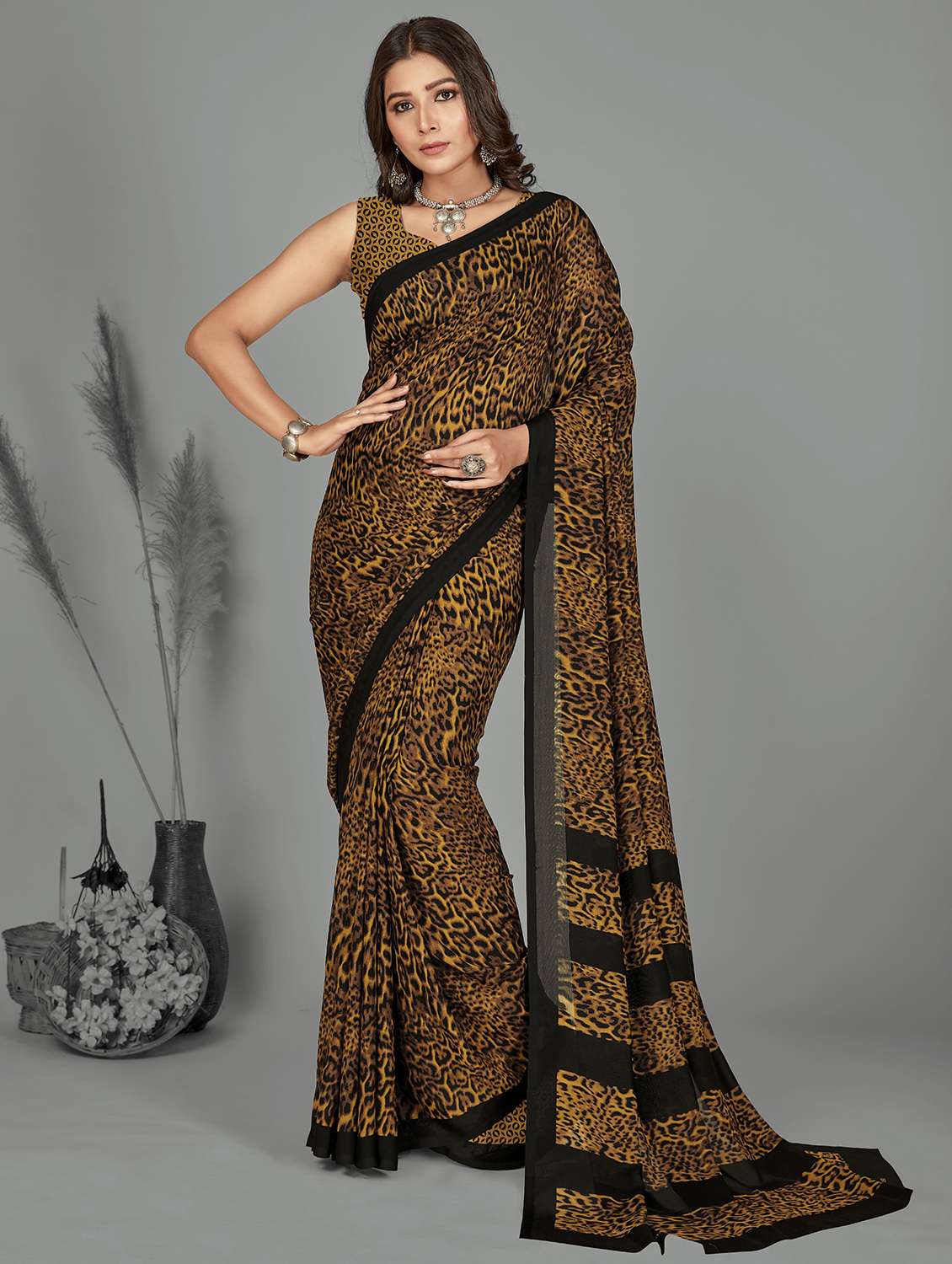 women printed saree with blouse