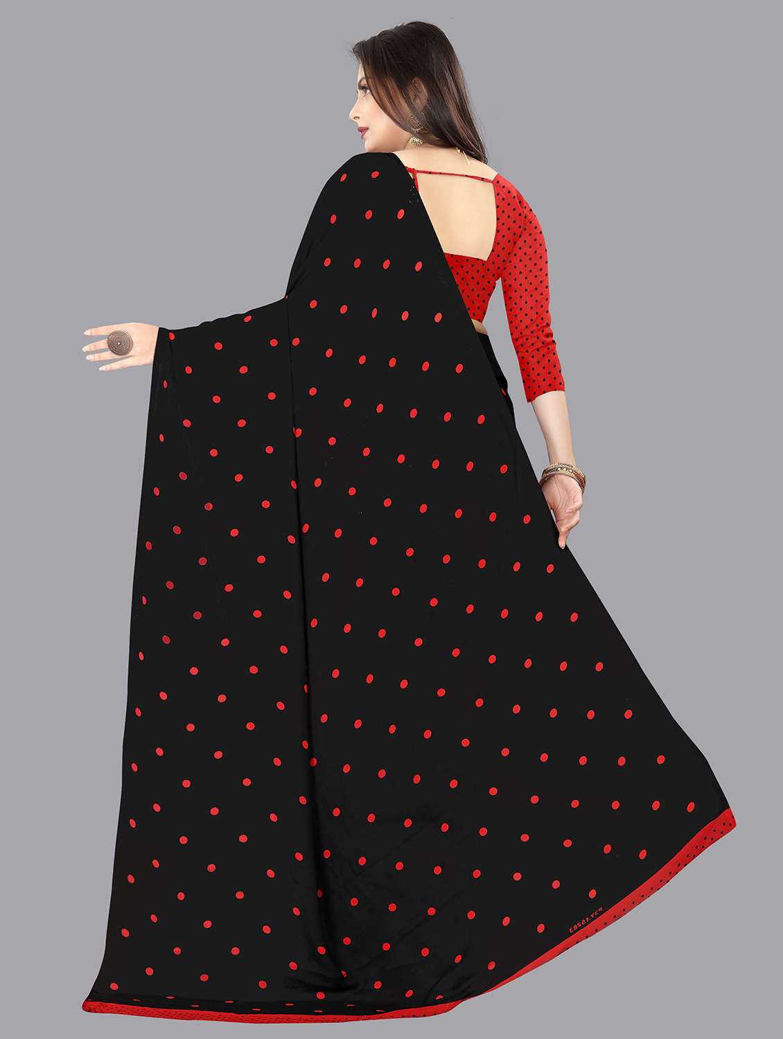 women black polka dots printed saree with blouse - 21410634 - Standard Image - 1
