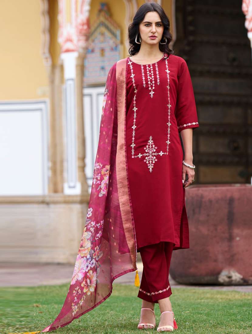 women maroon kurta dupatta set