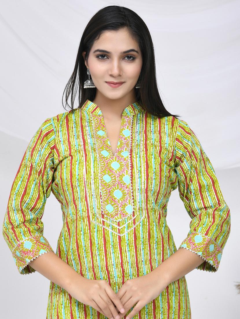 women three quarter sleeve straight kurta - 21454850 - Standard Image - 4