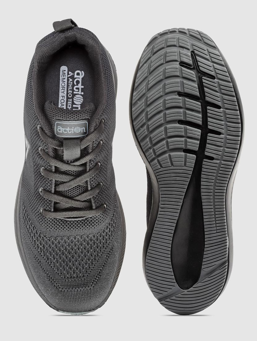 men lace up sports shoes - 21460433 - Standard Image - 4