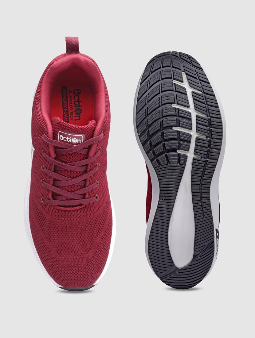 men lace up sports shoes - 21460437 - Standard Image - 4