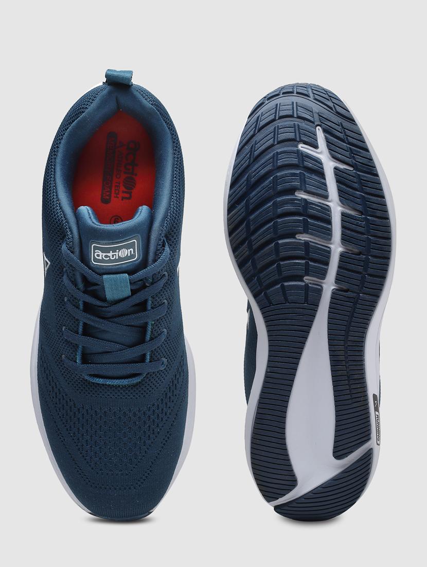 men lace up sports shoes - 21460440 - Standard Image - 4
