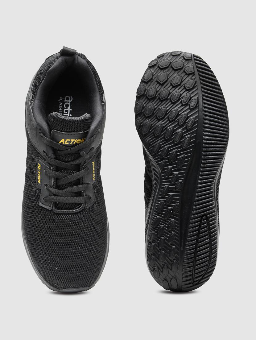 men lace up sports shoes - 21460456 - Standard Image - 4