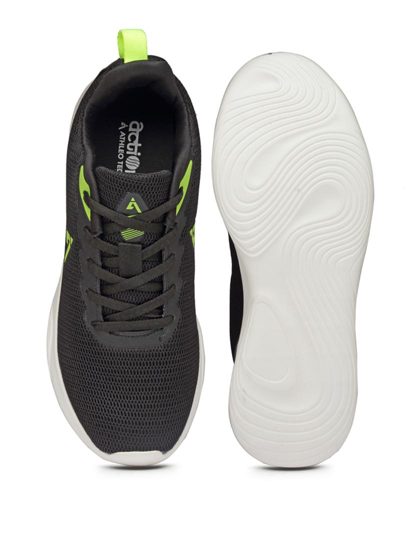 men lace up sports shoes - 21460492 - Standard Image - 4