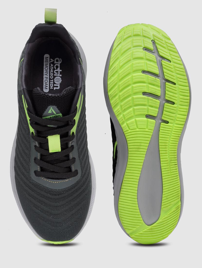 men lace up sports shoes - 21460546 - Standard Image - 4