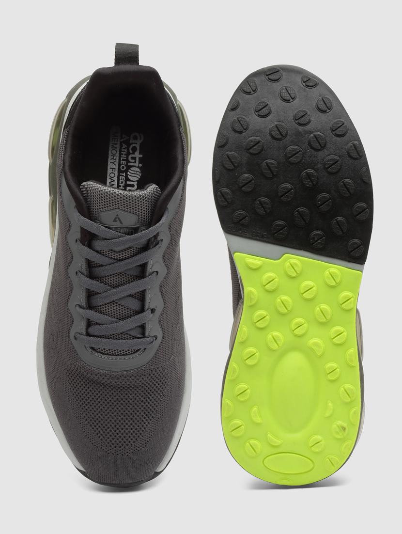 men lace up sports shoes - 21460565 - Standard Image - 4