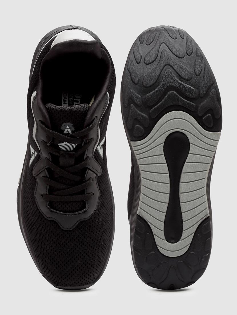 men lace up sports shoes - 21460585 - Standard Image - 4