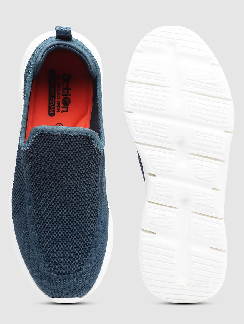 men slip on sports shoes - 21460613 - Standard Image - 4