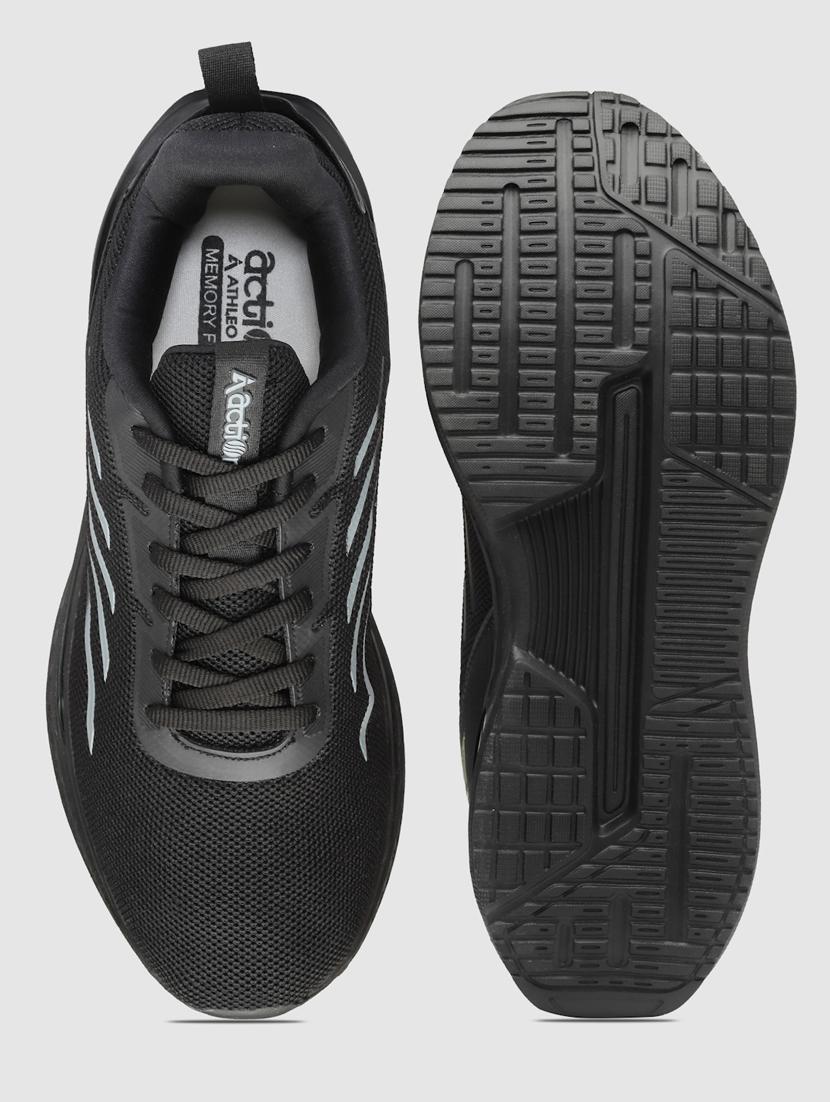 men lace up sports shoes - 21460615 - Standard Image - 4