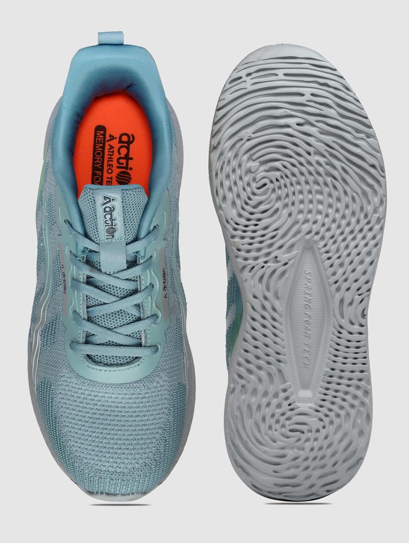 men lace up sports shoes - 21460638 - Standard Image - 4
