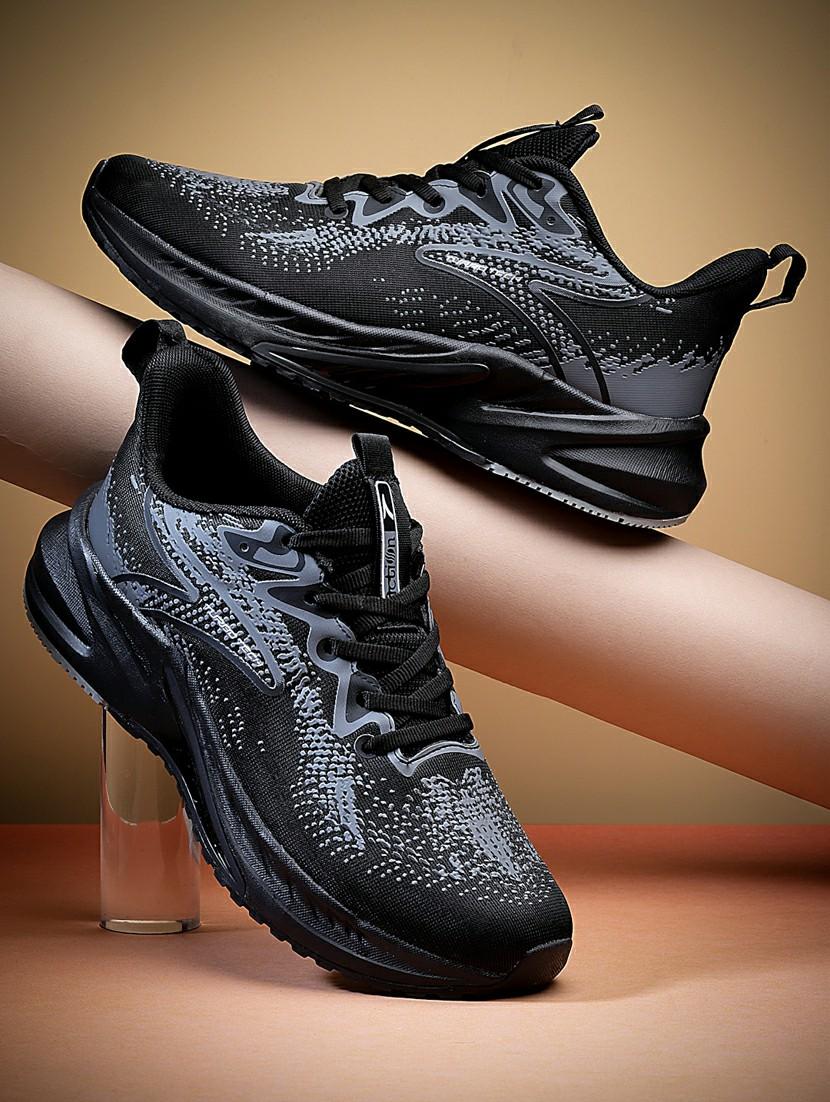men lace up sports shoes - 21460735 - Standard Image - 4