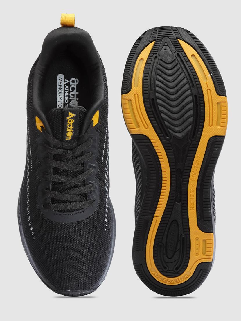 men lace up sports shoes - 21460741 - Standard Image - 4