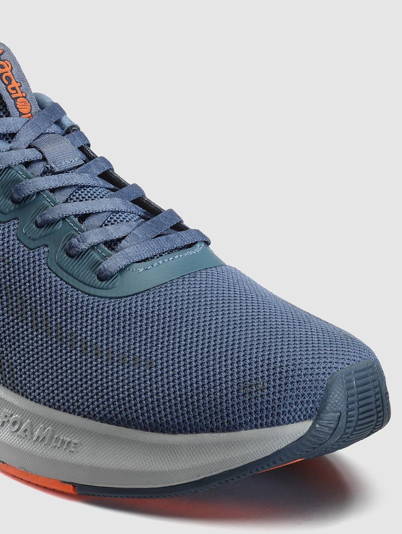 men lace up sports shoes - 21460743 - Standard Image - 4