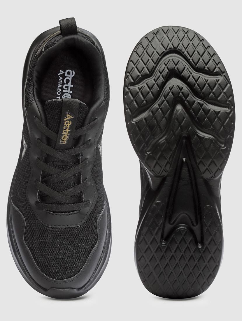 men lace up sports shoes - 21460773 - Standard Image - 4