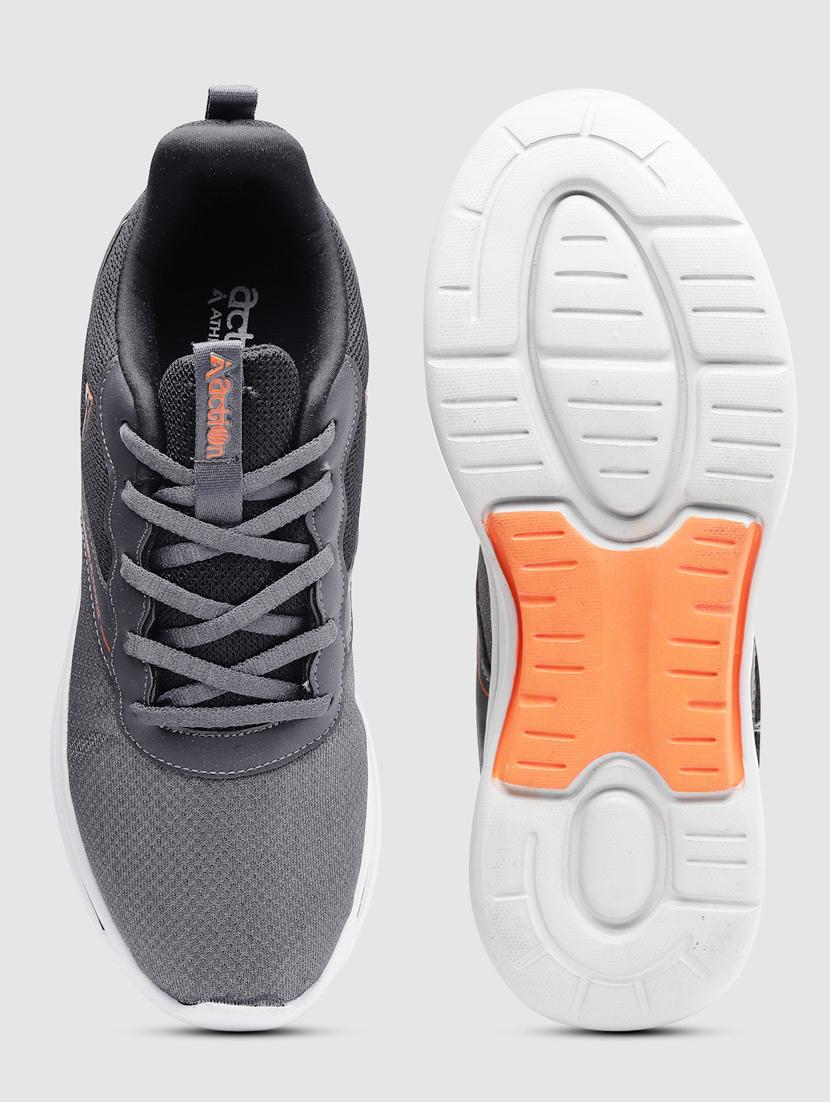 men lace up sports shoes - 21460776 - Standard Image - 4