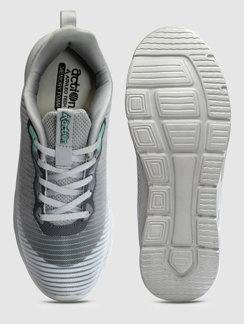 men lace up sports shoes - 21460780 - Standard Image - 4