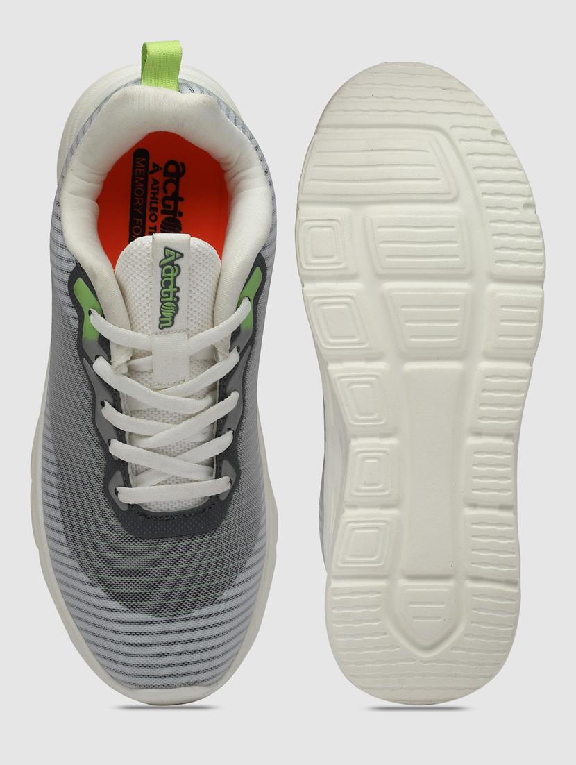 men lace up sports shoes - 21460781 - Standard Image - 4
