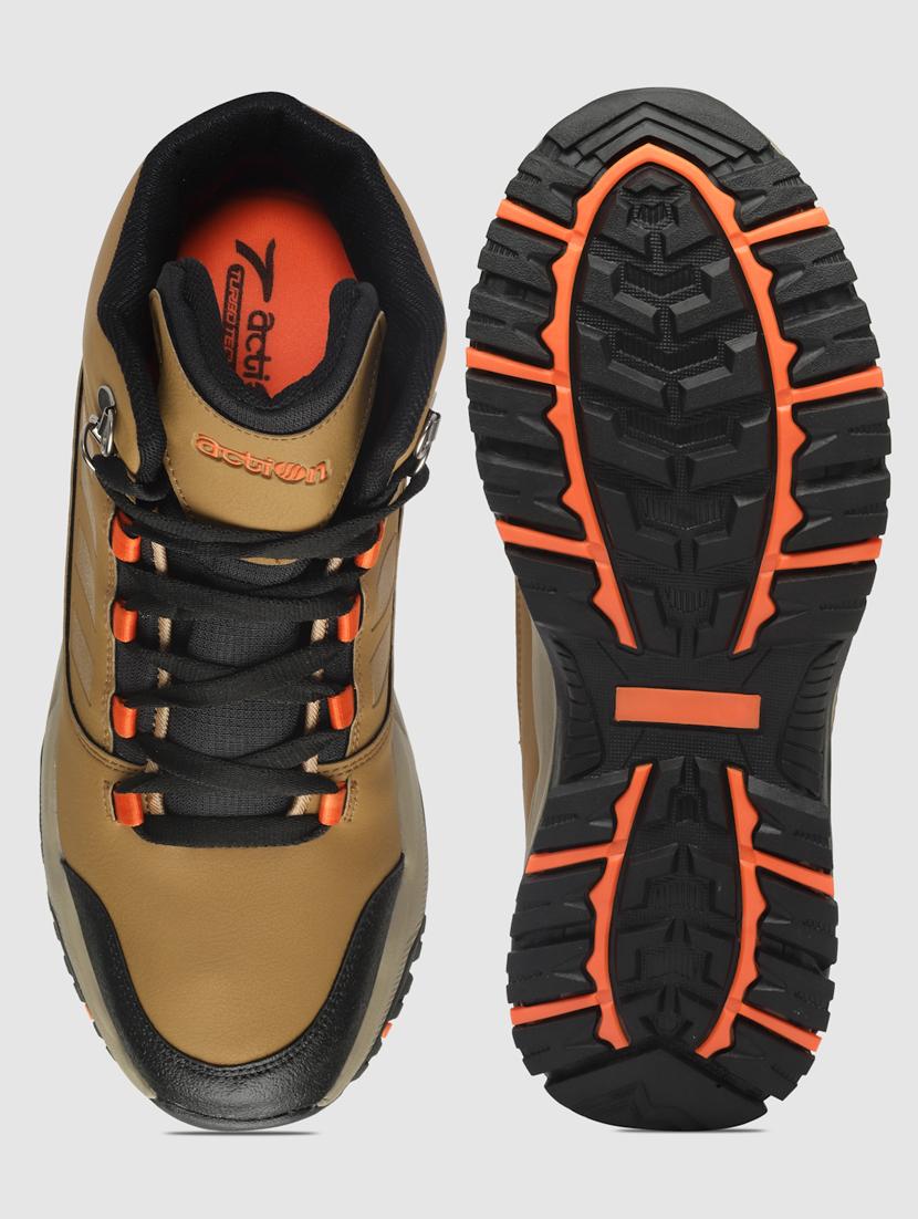 men lace up sports shoes - 21460787 - Standard Image - 4