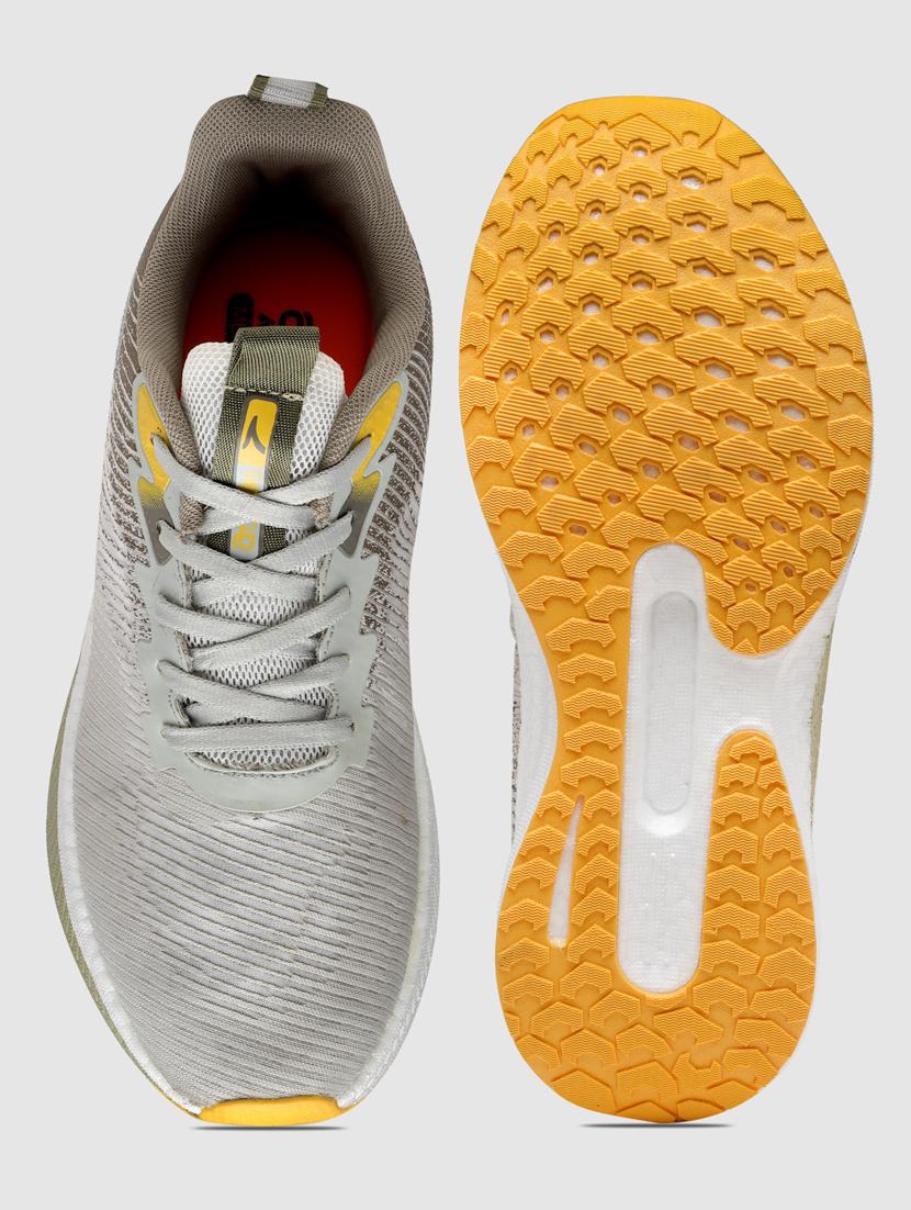 men lace up sports shoes - 21460874 - Standard Image - 4