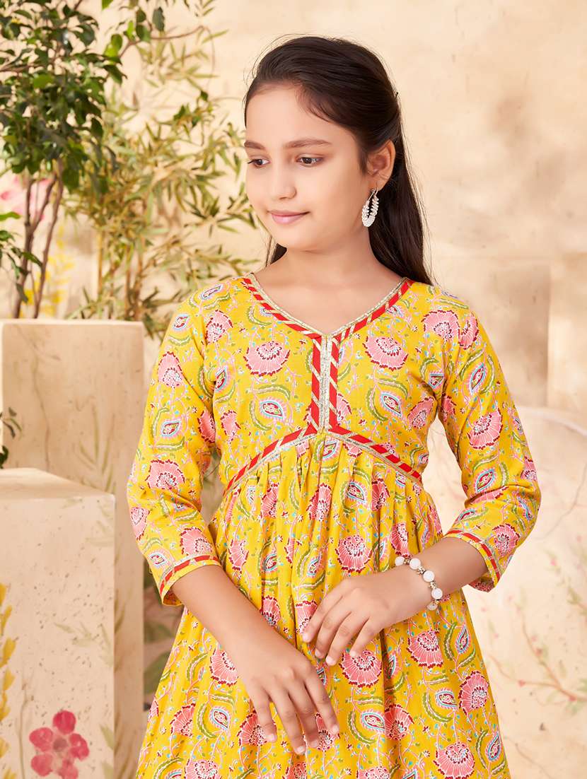 girls yellow cotton kurta pant suit set - 21462603 -  Standard Image - 4