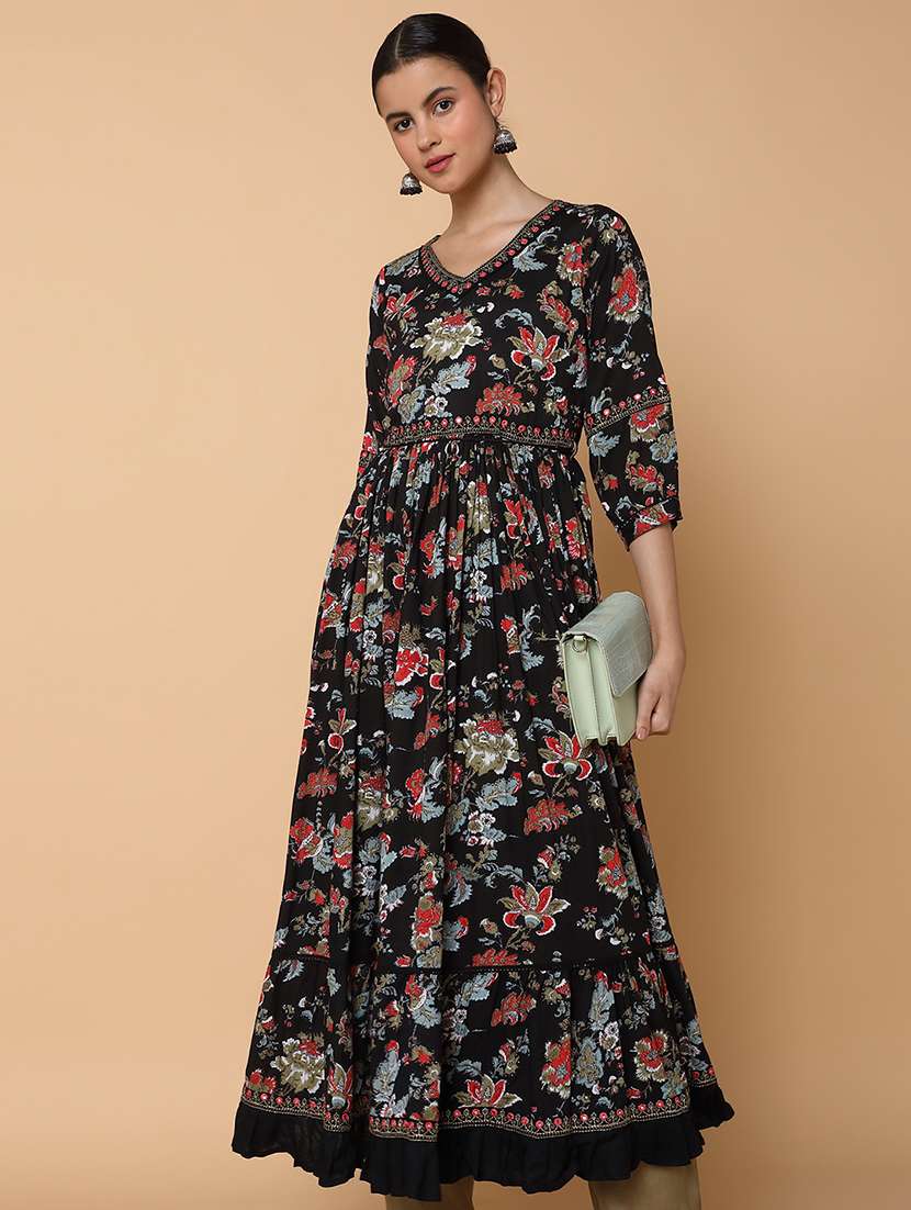 women three quarter sleeve anarkali kurta - 21463671 -  Standard Image - 4