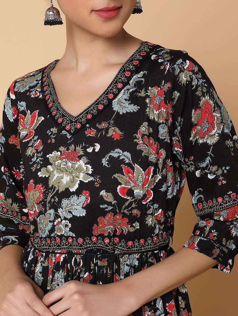 women three quarter sleeve anarkali kurta - 21463671 -  Standard Image - 6