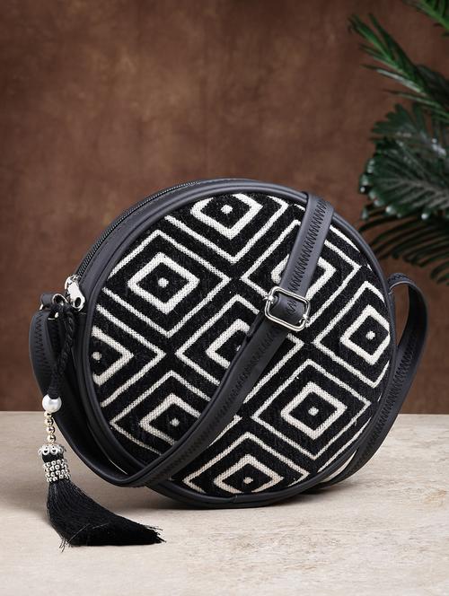 women cotton printed sling bag - 21466986 - Standard Image - 0