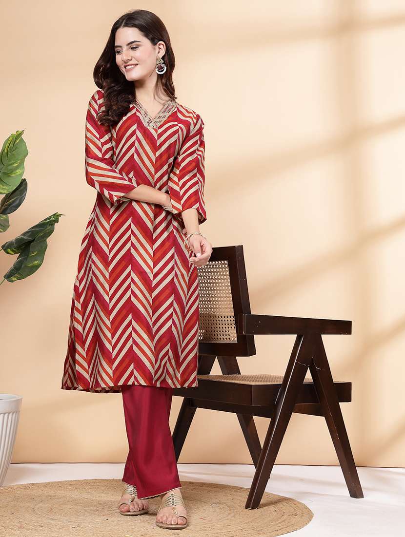 women maroon chevron printed kurta pant set - 21468622 -  Standard Image - 1