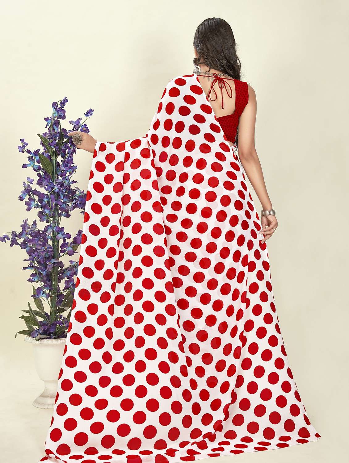 women printed casual wear sarees with blouse - 21480875 -  Standard Image - 1