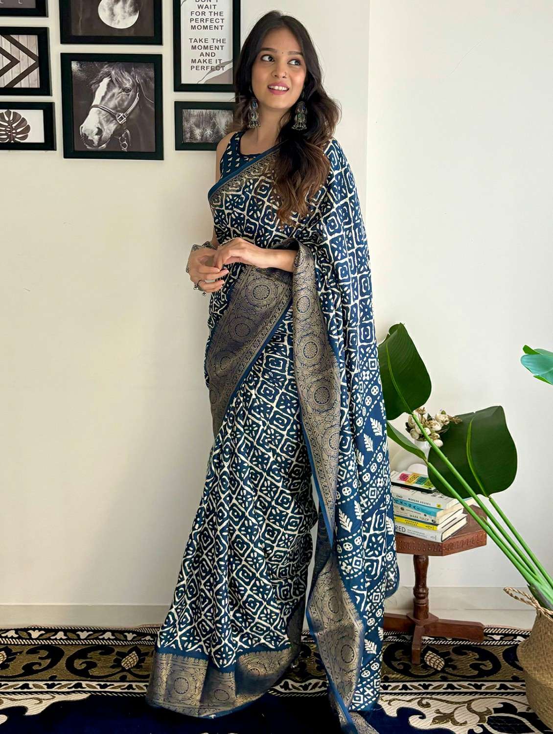 women blue printed saree - 21481104 - Standard Image - 1