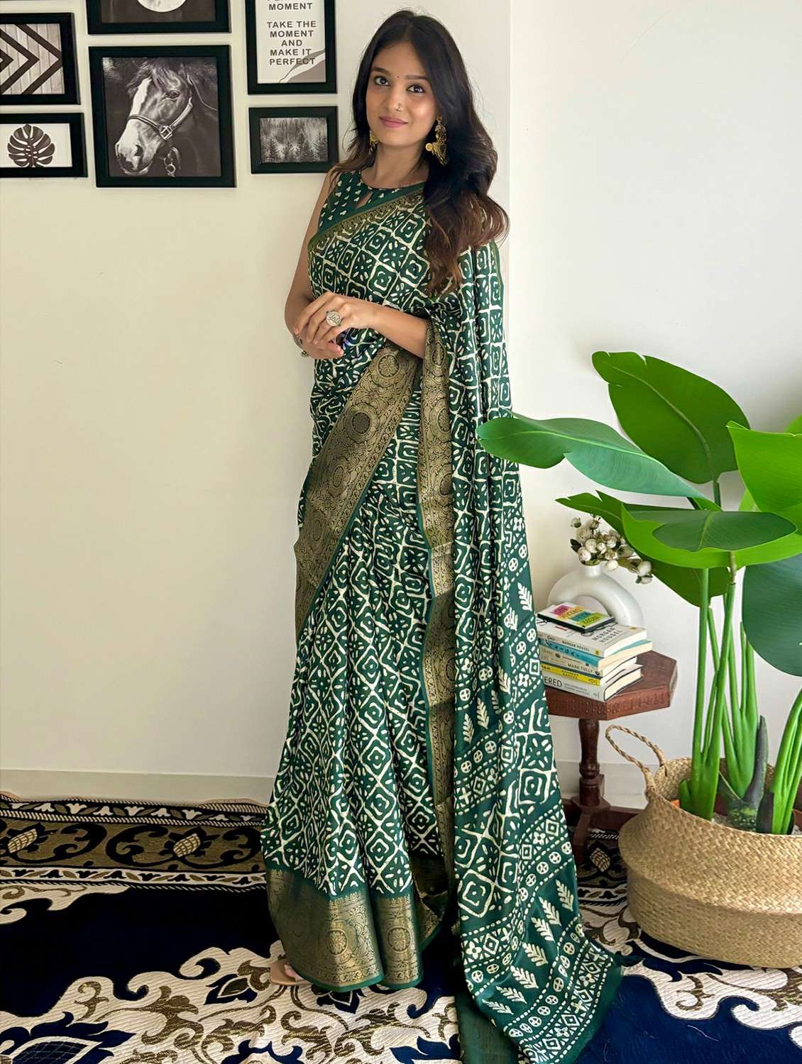 women green printed saree - 21481105 -  Standard Image - 1