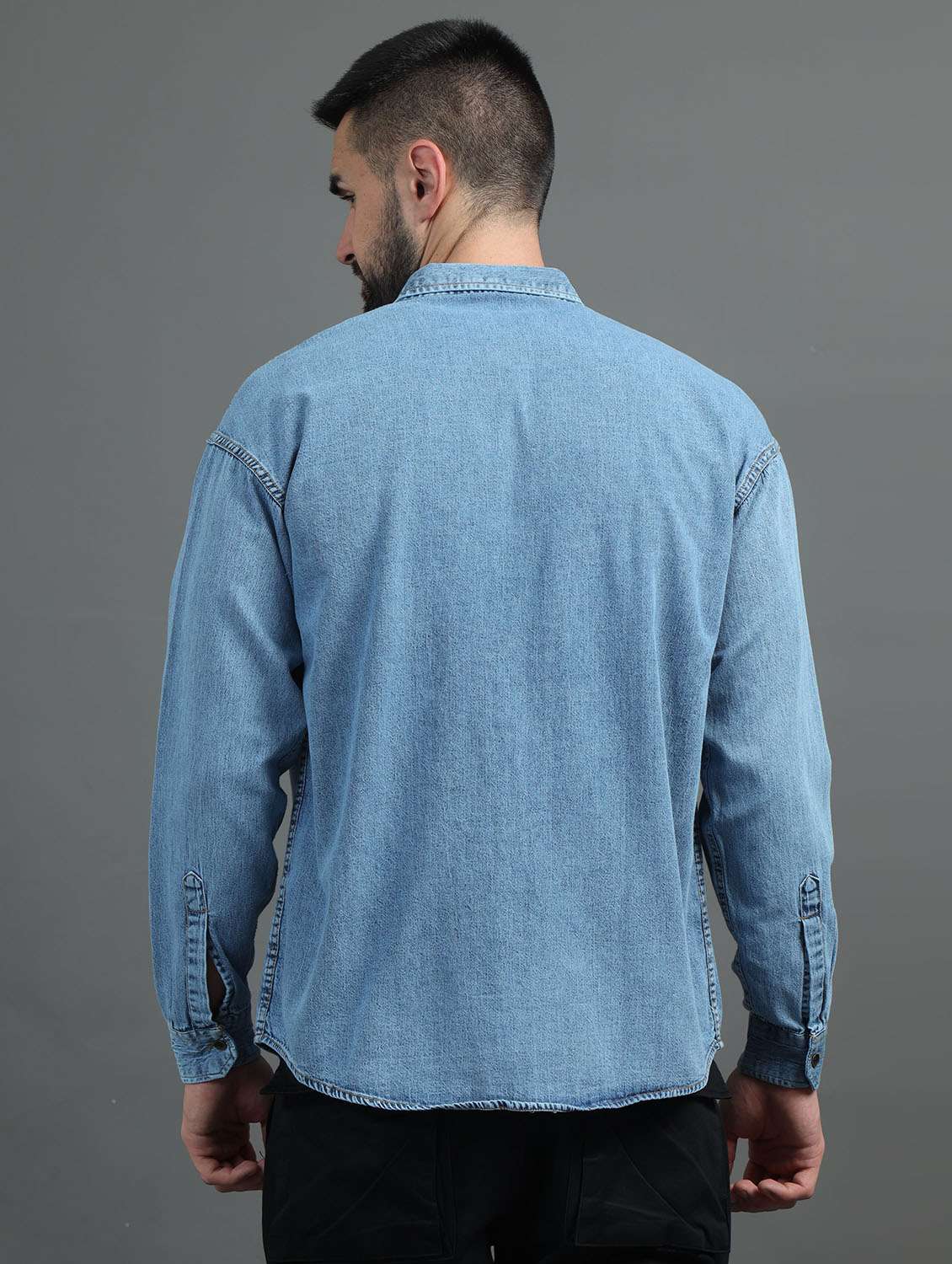 men light blue loose fit plain ddnim casual shirt with double pockets - 21482941 -  Standard Image - 4