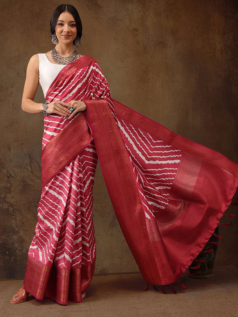 women self-design bordered saree with blouse
