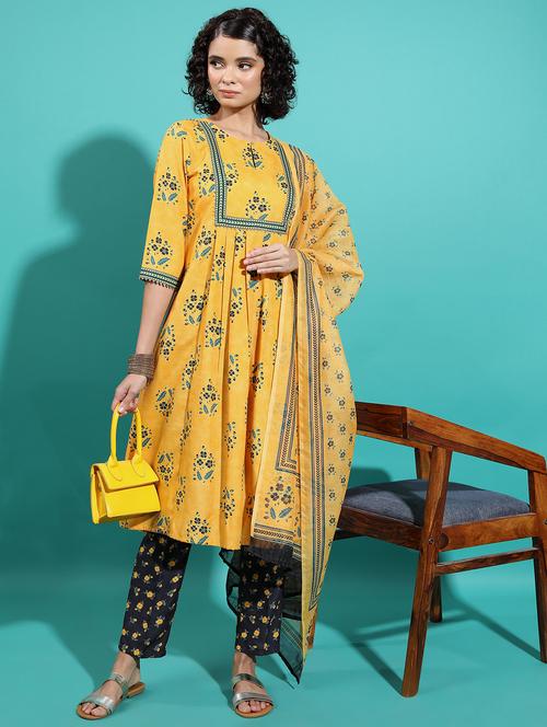women floral kurta pant set with dupatta - 21486433 -  Standard Image - 0