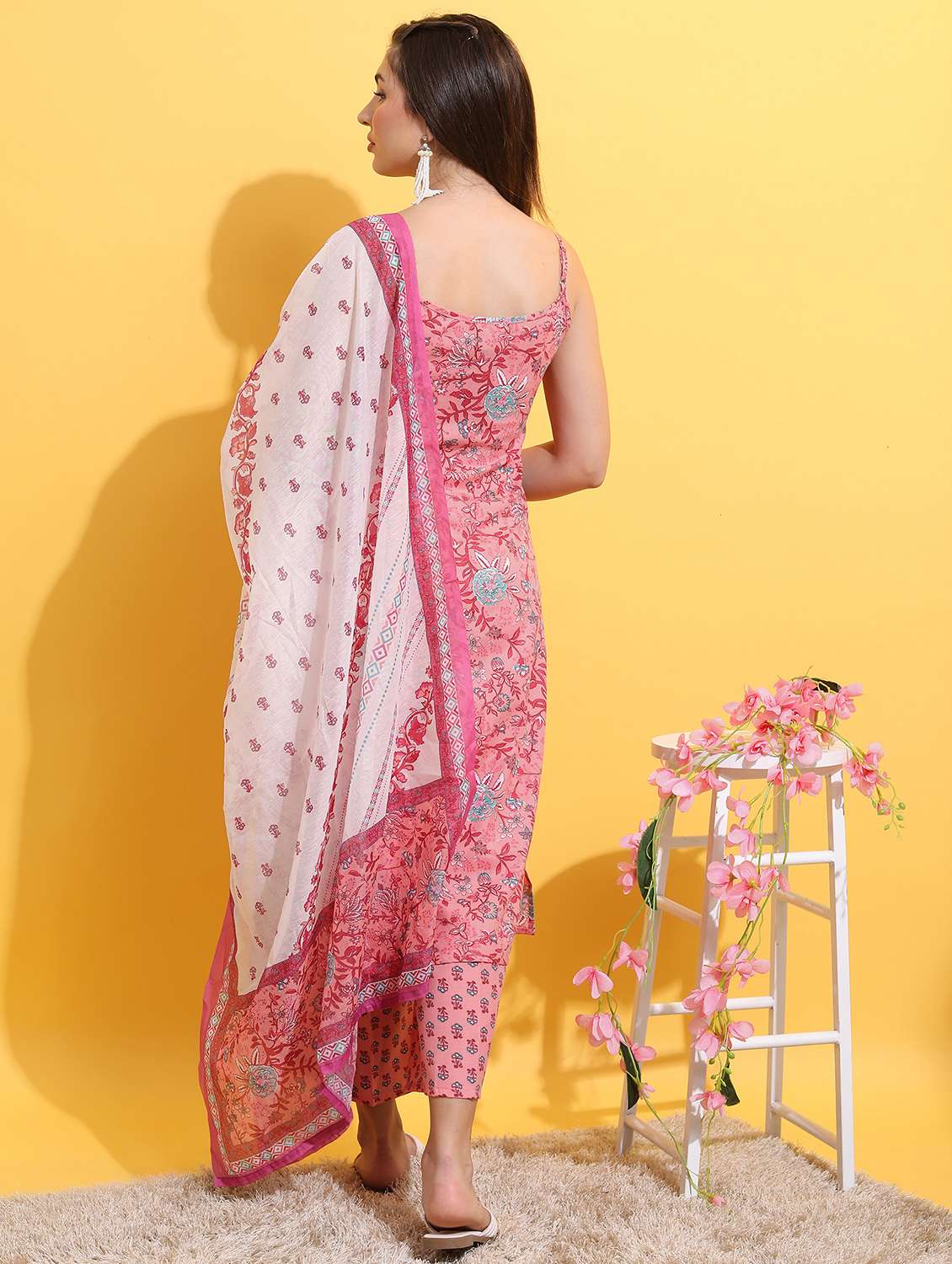women pink floral kurta pant set with dupatta - 21486492 -  Standard Image - 1