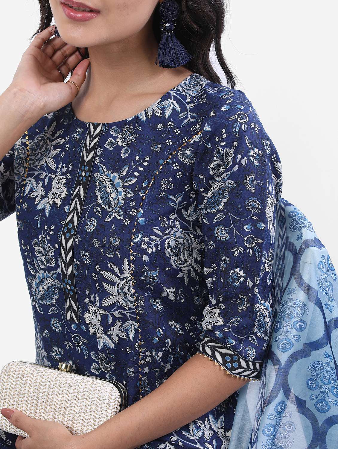 women floral kurta palazzo set with dupatta - 21486537 -  Standard Image - 4