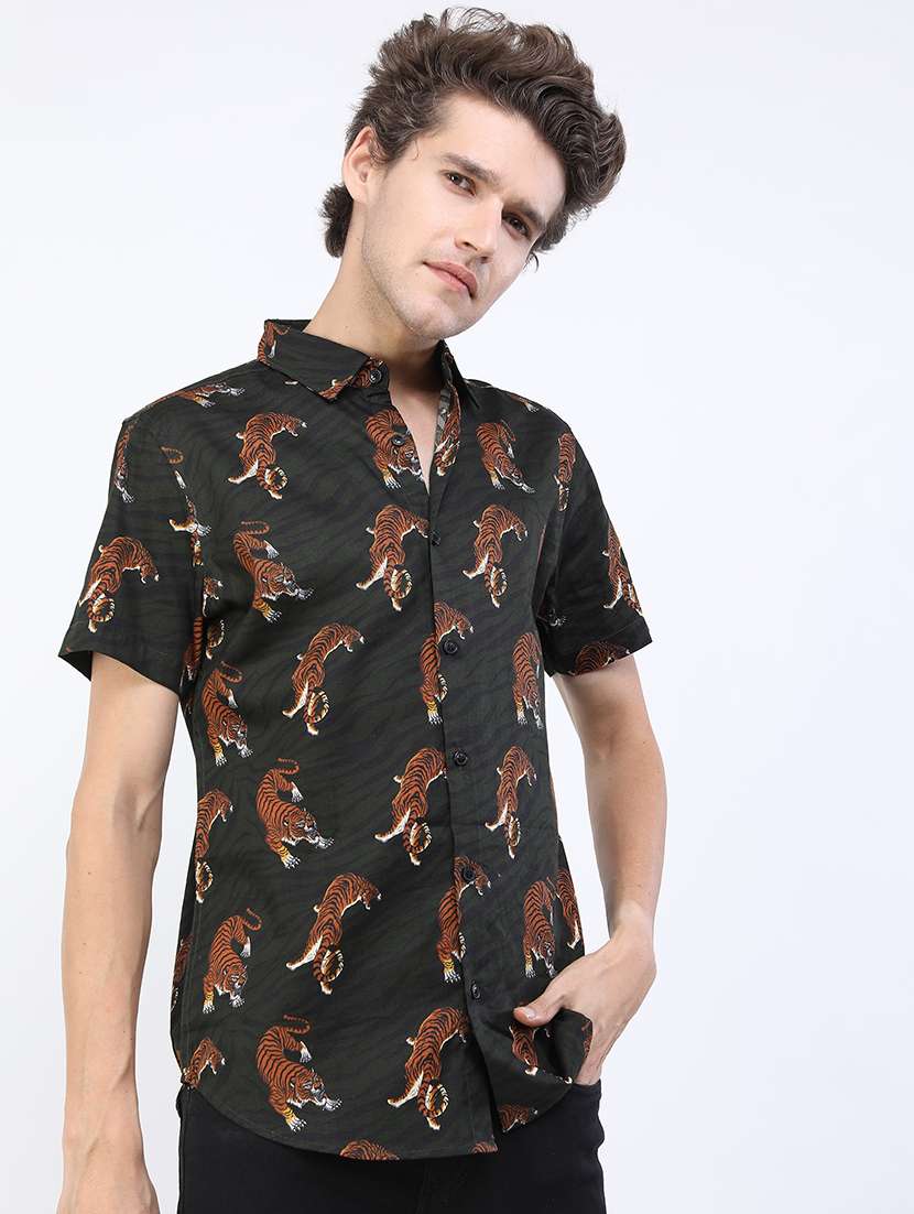 men printed collared casual shirt