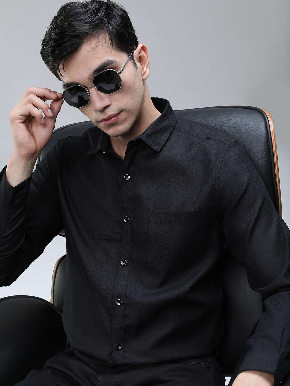 men black collared neck casual shirts - 21487101 -  Standard Image - 1