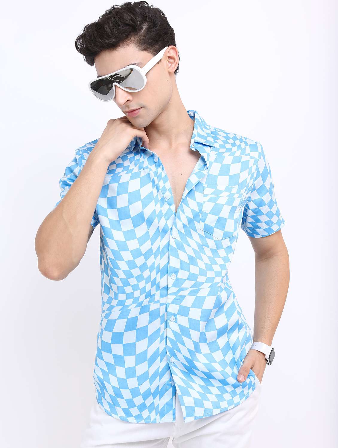 men collared checks casual shirt