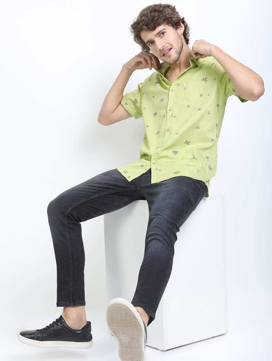 men collared short sleeves casual shirt - 21487241 -  Standard Image - 4