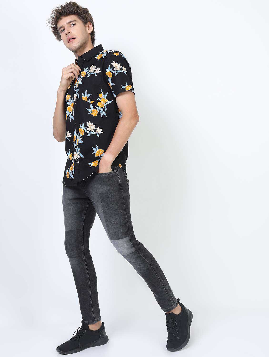 men collared short sleeves casual shirt - 21487267 -  Standard Image - 4