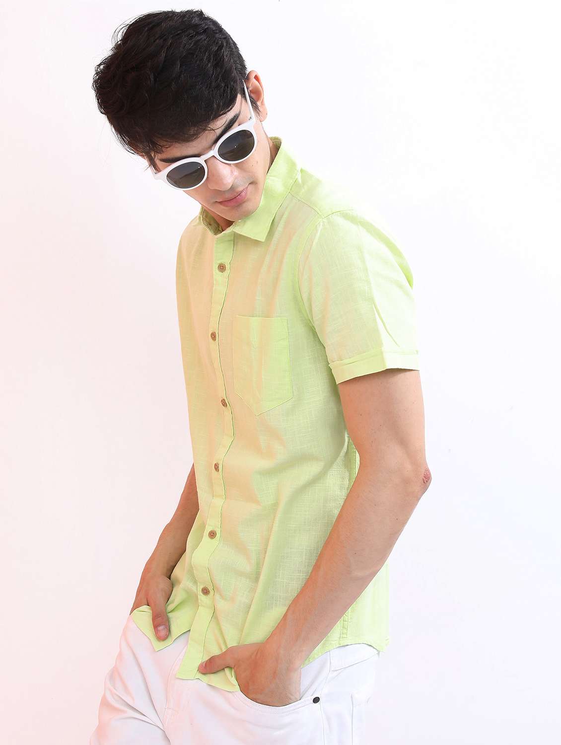 men collared short sleeves casual shirt - 21487283 -  Standard Image - 1